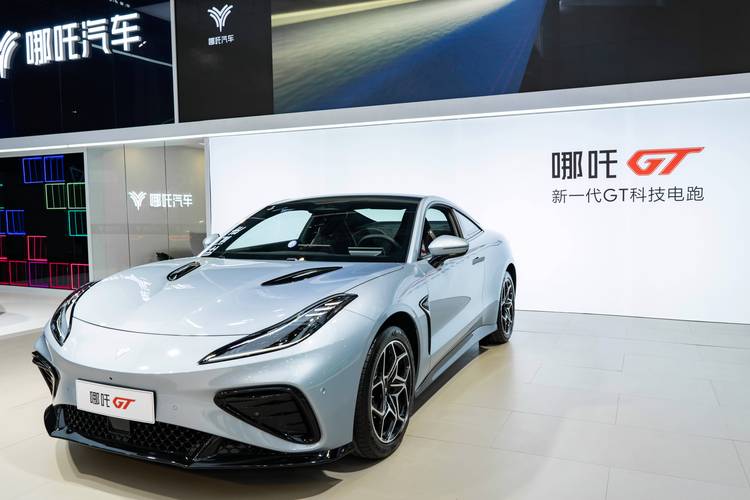 广州227哪吒汽车在智能汽车领域的表现，领途汽车在新能源汽车市场中的影响力